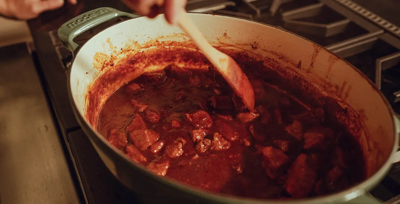 chili colorado in dutch oven